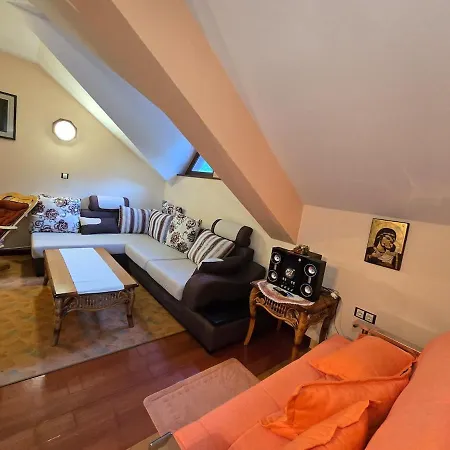 Апартамент Cozy In Castle Complex On The Slope